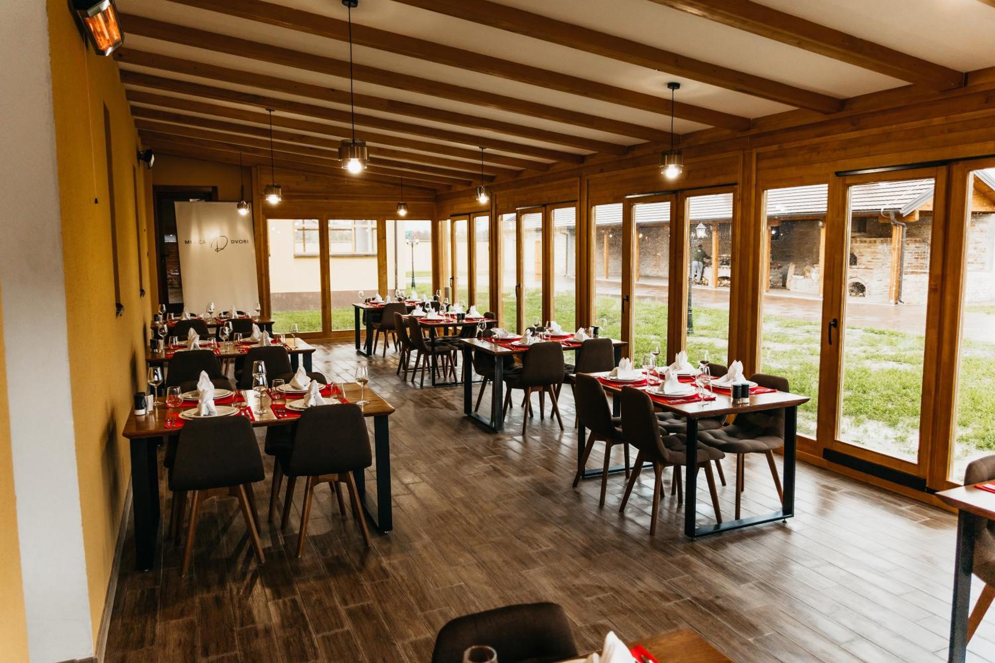 Pansion Mihica Dvori Hotel Babina Greda Eksteriør billede