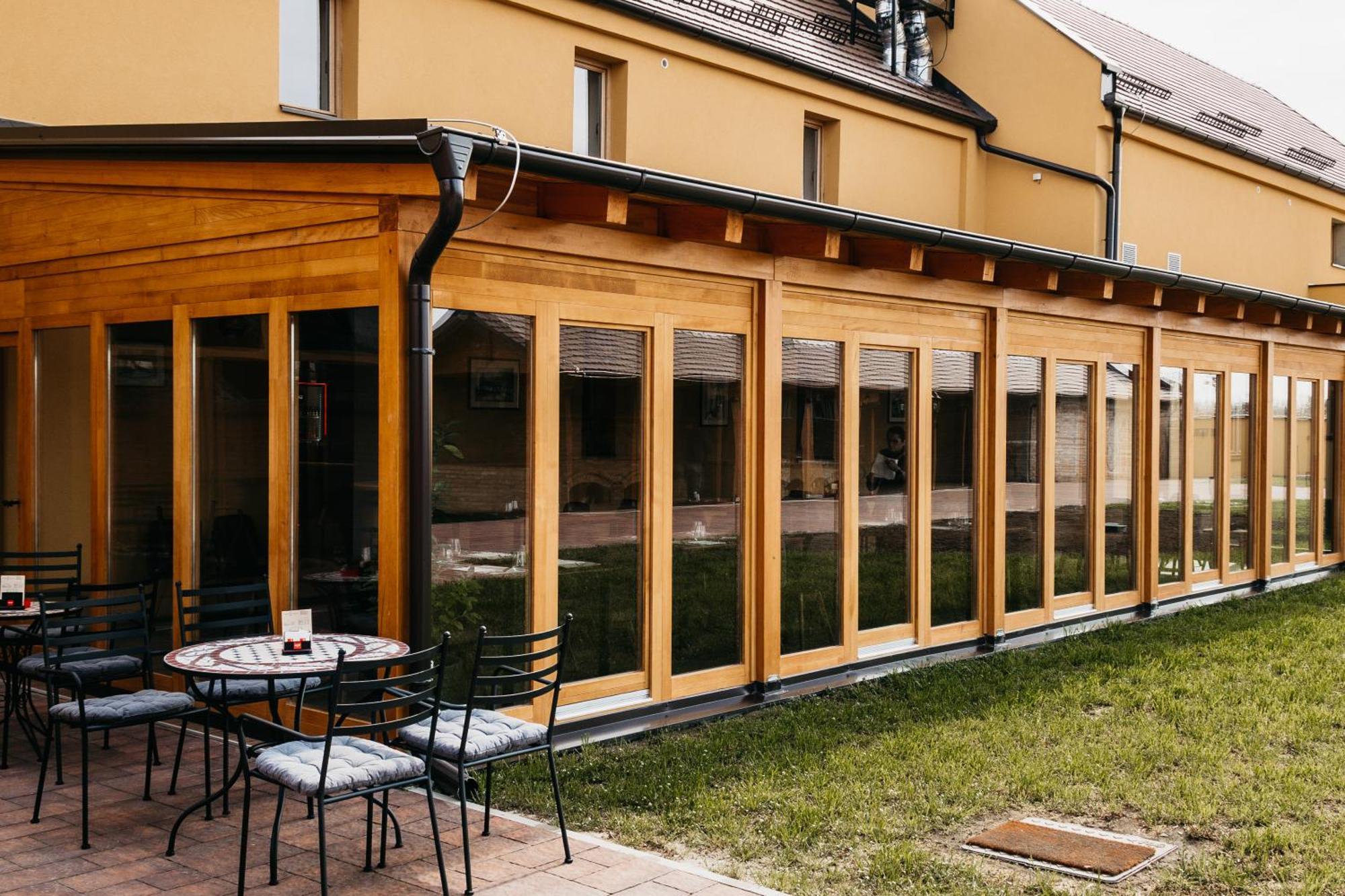Pansion Mihica Dvori Hotel Babina Greda Eksteriør billede