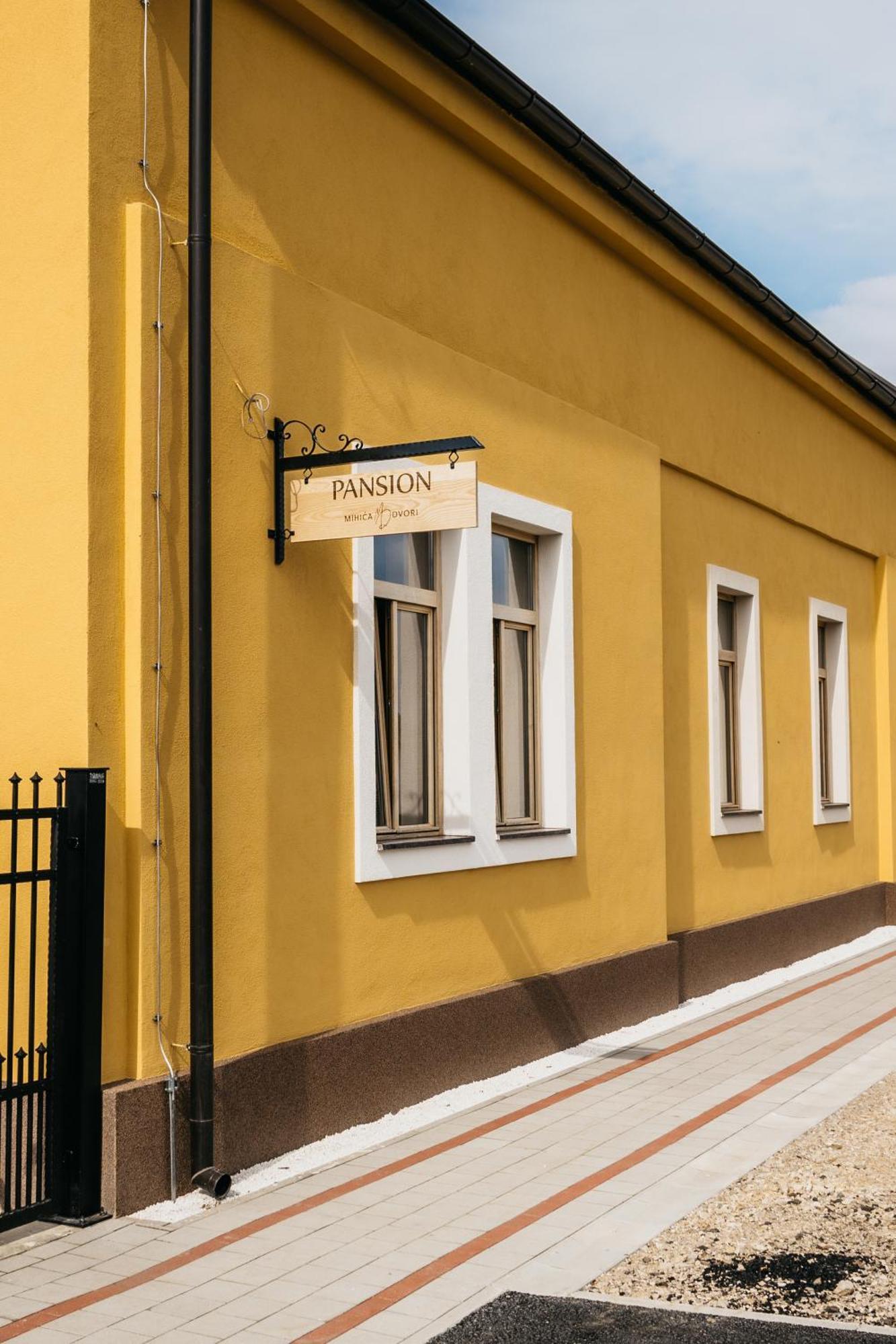 Pansion Mihica Dvori Hotel Babina Greda Eksteriør billede